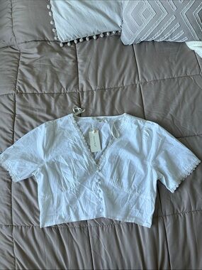Women's White V-Neck Lace Trim Cropped Blouse
